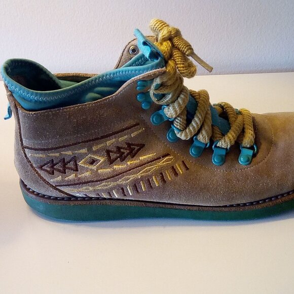Hush Puppies Southwestern Look Tan Suede/Teal Accents/Embroidery Ankle Boots - Picture 2 of 5